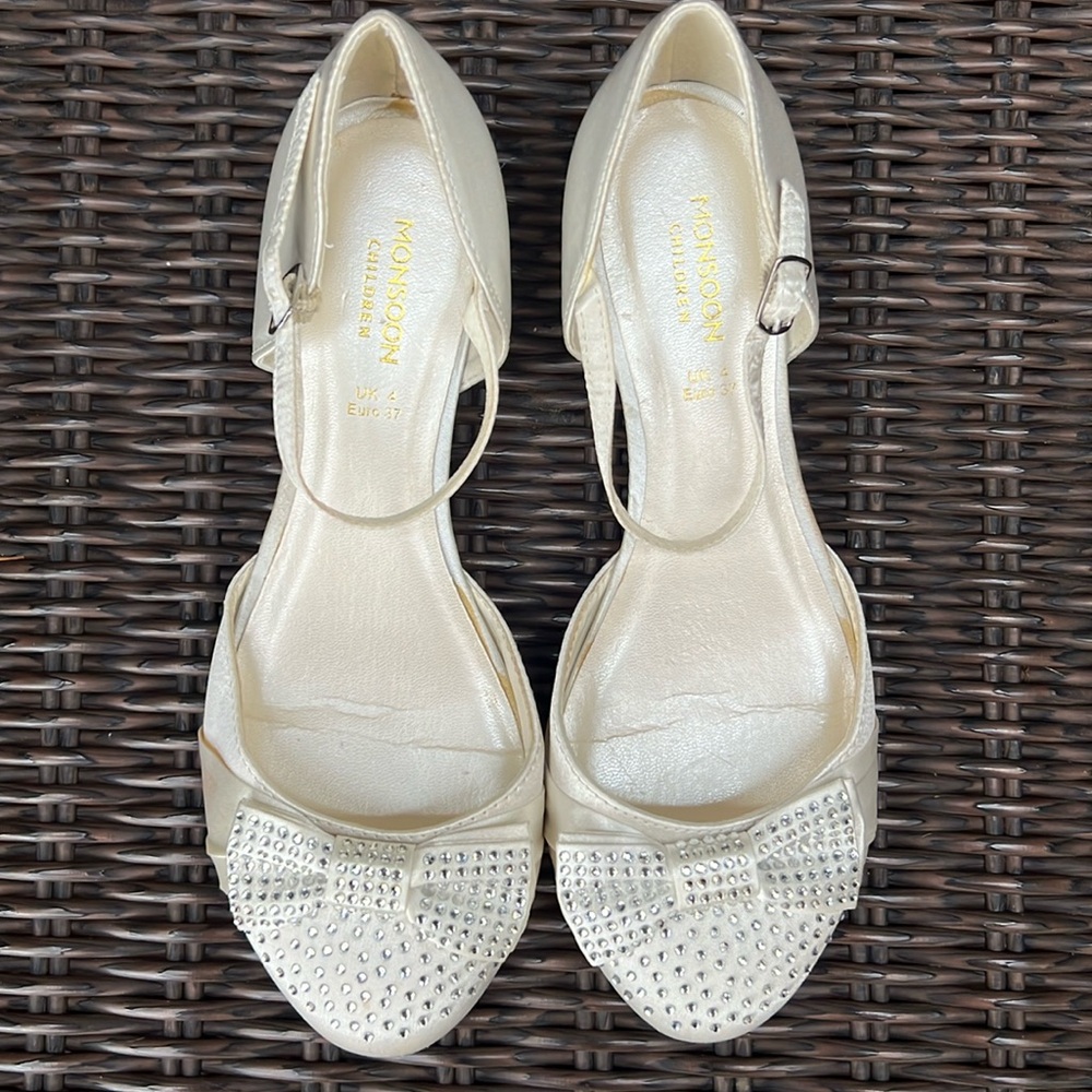Monsoon bowtie Sandals/shoes with Gem Size 6.5 first communion/flower girl